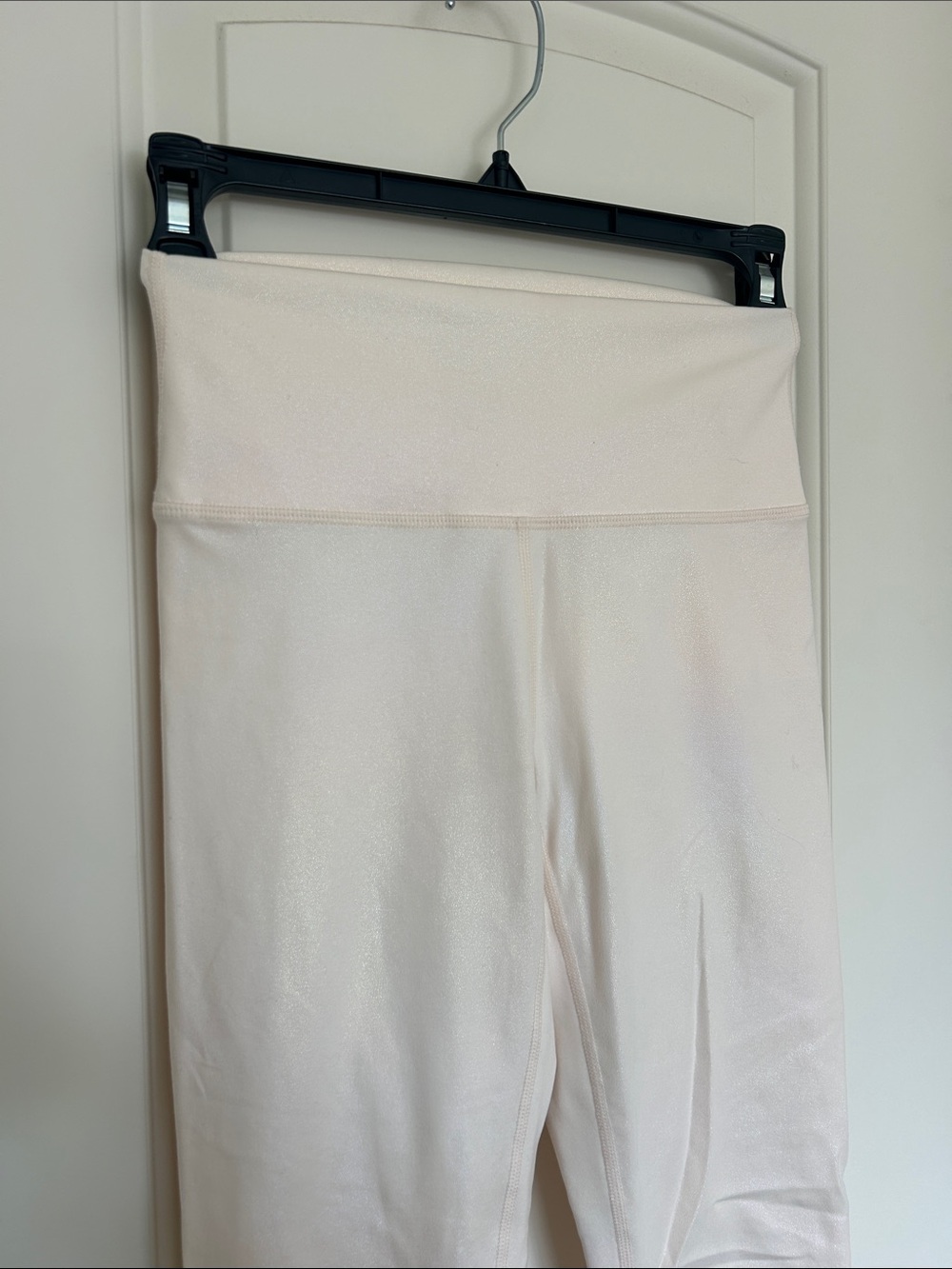 Fabletics Pearlescent Shimmer Leggings • Pearl (CAYMUS)